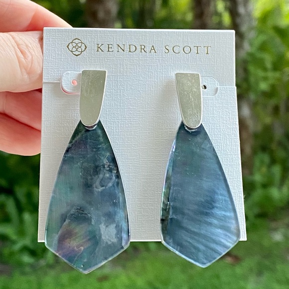 Kendra Scott Jewelry - Kendra Scott Adolin Black Mother of Pearl Earrings